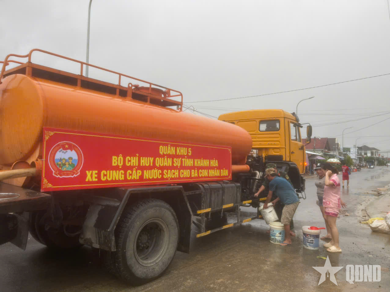 Các đơn vị Quân đội khắc phục hậu quả lũ lụt tại Khánh Hòa